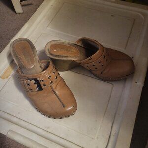 size 7 clogs, vintage